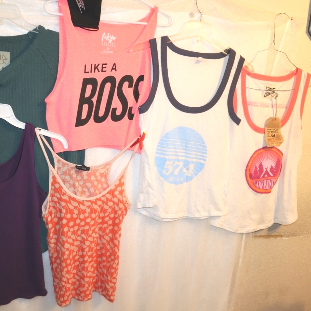 LOT OF GRAPHIC TEES CLUB MONACO